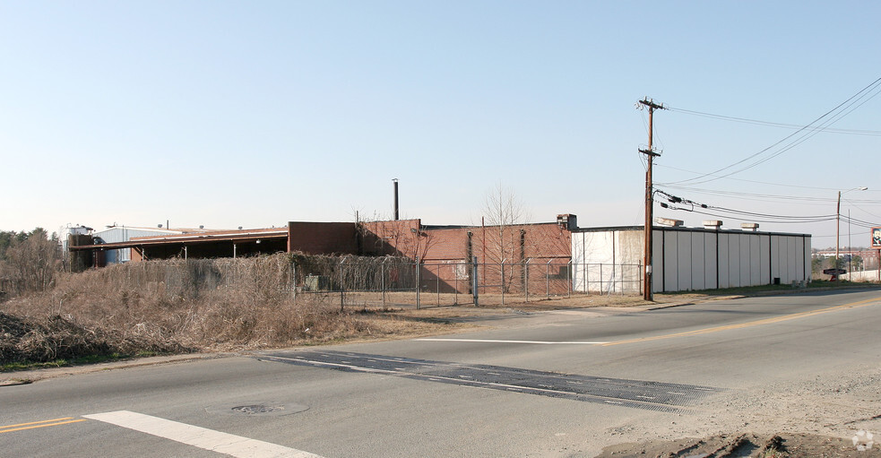 1664 S Martin Luther King Jr Dr, Winston-Salem, NC en venta - Foto del edificio - Imagen 2 de 18