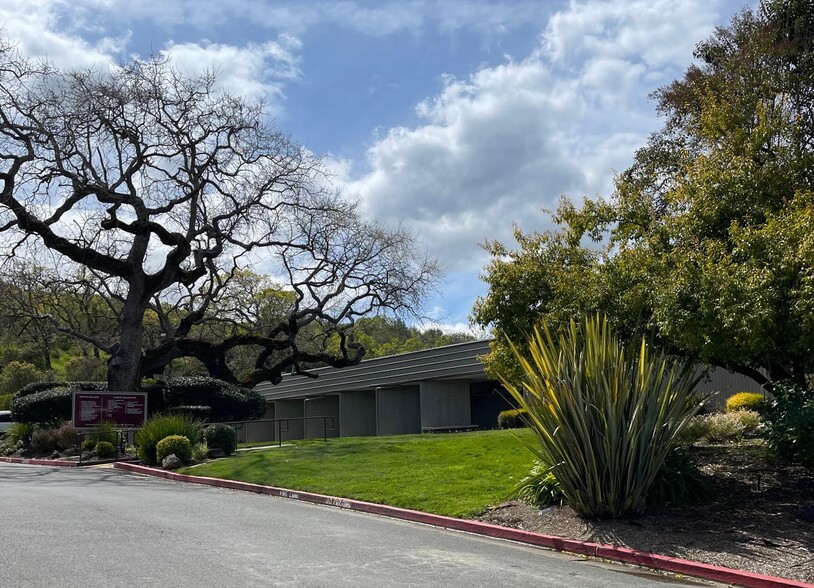 1615 Hill Rd, Novato, CA en venta - Foto del edificio - Imagen 2 de 30