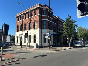 700 Wilmslow Rd, Manchester en alquiler Foto del edificio- Imagen 2 de 15