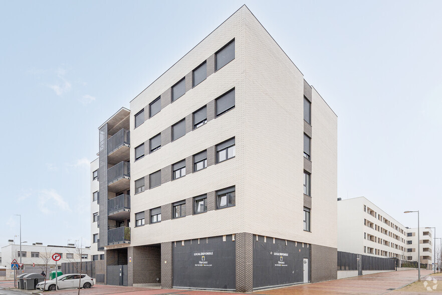 Local en Torrejón de Ardoz, Madrid en alquiler - Foto del edificio - Imagen 3 de 4