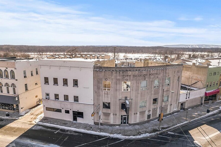 238 W Wisconsin St, Portage, WI en venta - Foto del edificio - Imagen 3 de 91