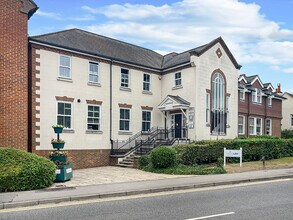 Dogflud Way, Farnham en alquiler Foto del edificio- Imagen 1 de 9
