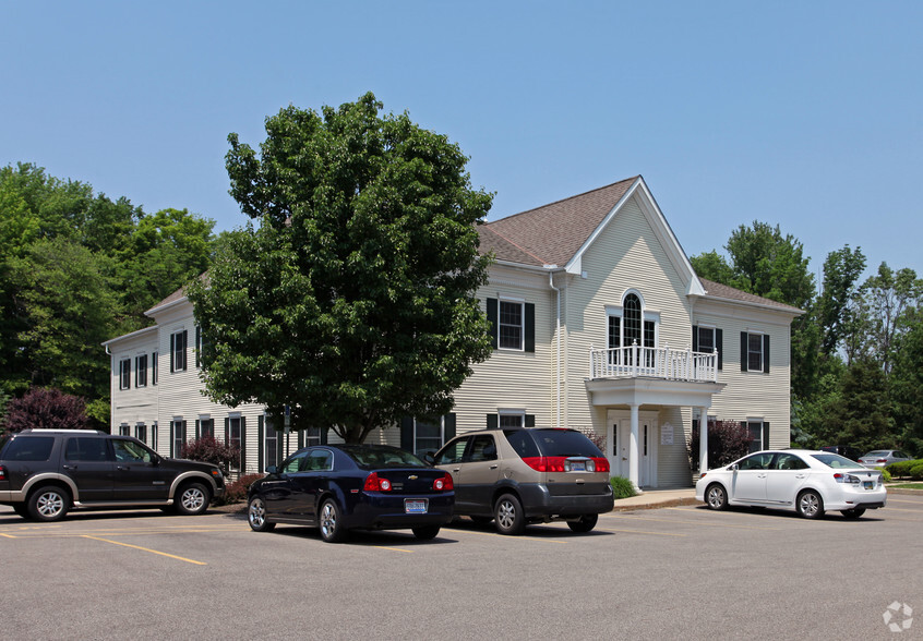 100 Park Pl, Chagrin Falls, OH en alquiler - Foto principal - Imagen 1 de 4