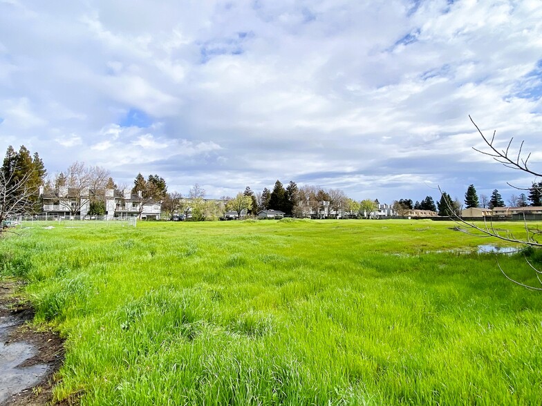 1798 Blossom Ave, Fairfield, CA en venta - Foto del edificio - Imagen 3 de 3