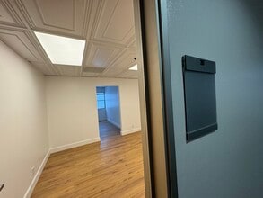 15928 Ventura Blvd, Encino, CA en alquiler Foto del edificio- Imagen 2 de 4