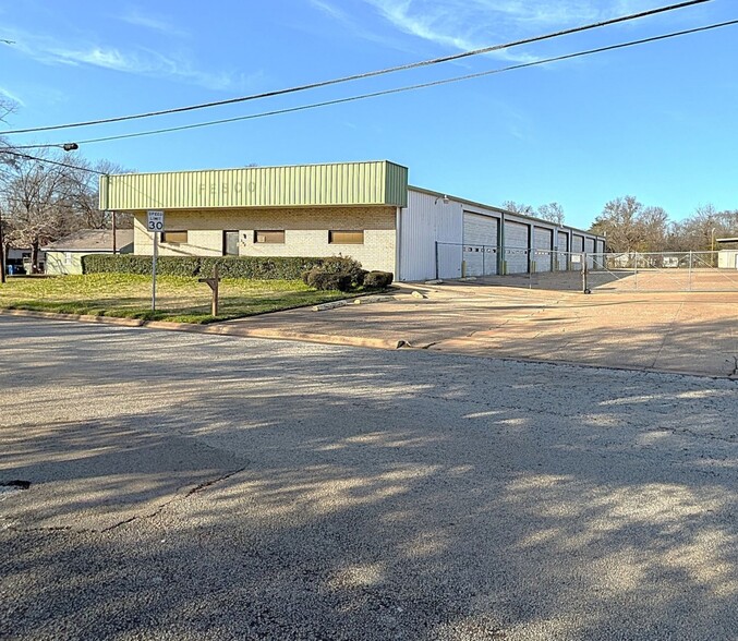 206 Beall St, Kilgore, TX en venta - Foto del edificio - Imagen 1 de 17