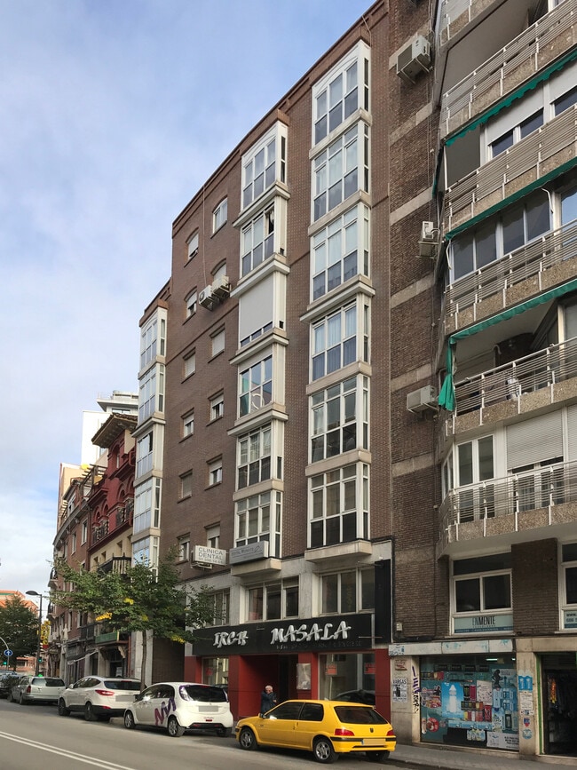 Más detalles de Calle de Cartagena, 82, Madrid - Edificio residencial​ en venta