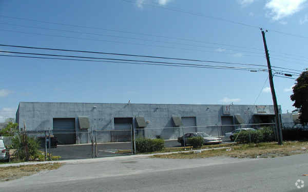 777 NW 28th St, Miami, FL en alquiler - Foto del edificio - Imagen 2 de 2