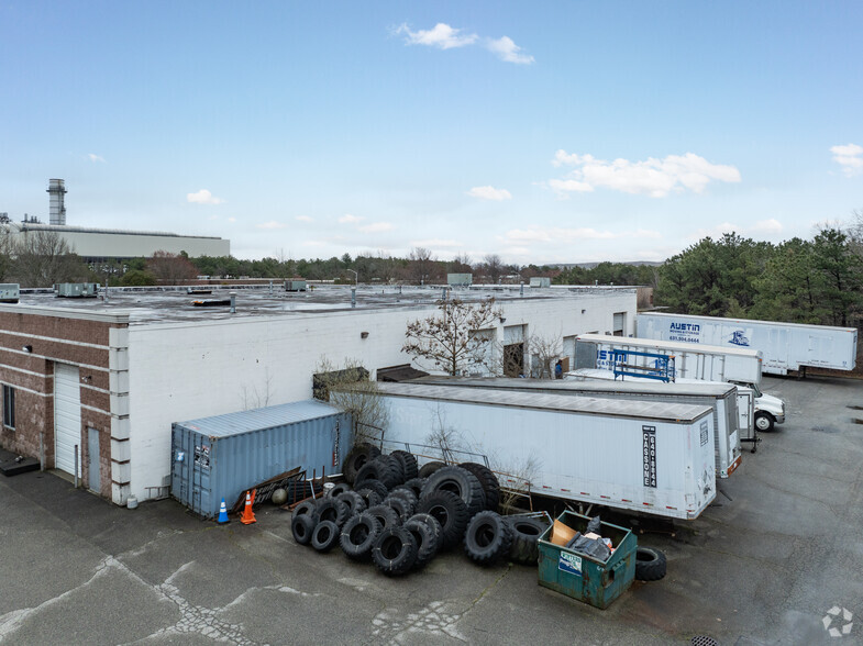 54 Old Dock Rd, Yaphank, NY en alquiler - Foto del edificio - Imagen 3 de 5