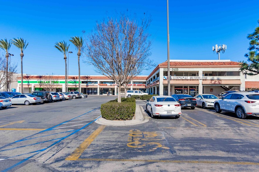 3325-3425 E Chapman Ave, Orange, CA en venta - Foto del edificio - Imagen 3 de 27