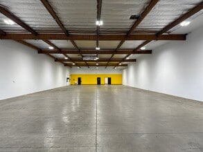 9741-9803 Independence Ave, Chatsworth, CA en alquiler Foto del interior- Imagen 2 de 11