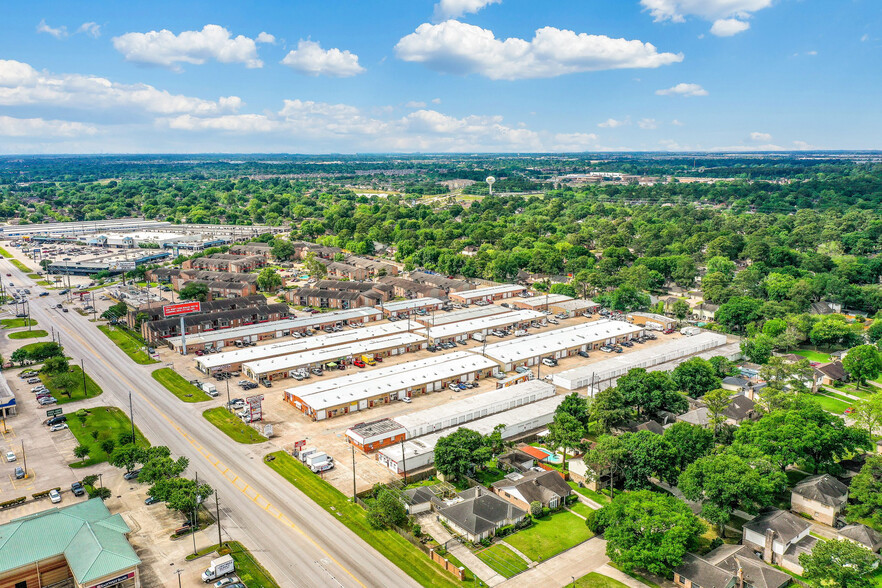 13329 Veterans Memorial Dr, Houston, TX en alquiler - Foto del edificio - Imagen 3 de 6