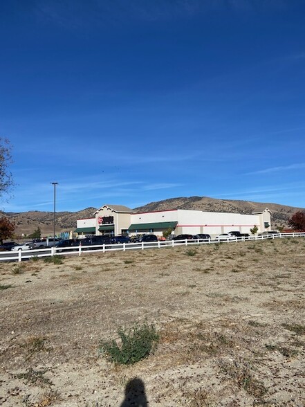 408 N Mill St, Tehachapi, CA en venta - Foto del edificio - Imagen 3 de 7