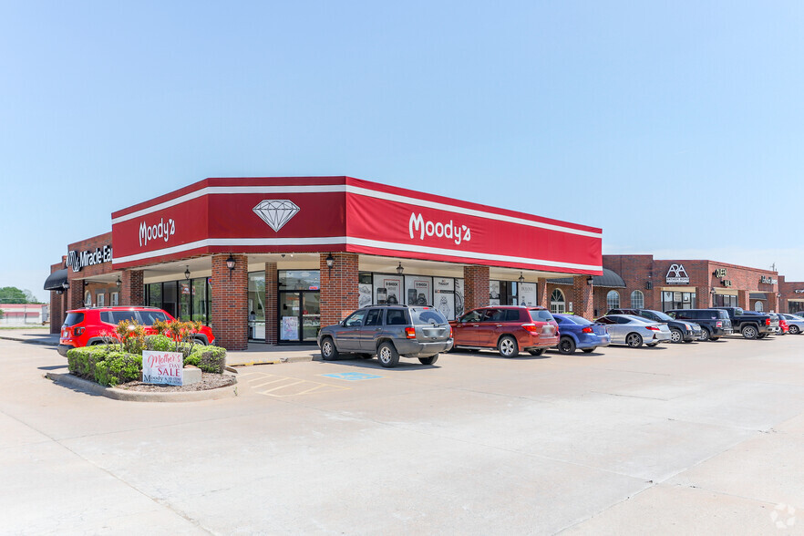 697-845 N Aspen Ave, Broken Arrow, OK en alquiler - Foto del edificio - Imagen 1 de 11