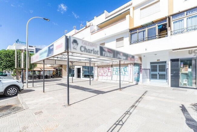 Más detalles de Avenida Roquetas de Mar, 255, Roquetas de Mar - Local en venta