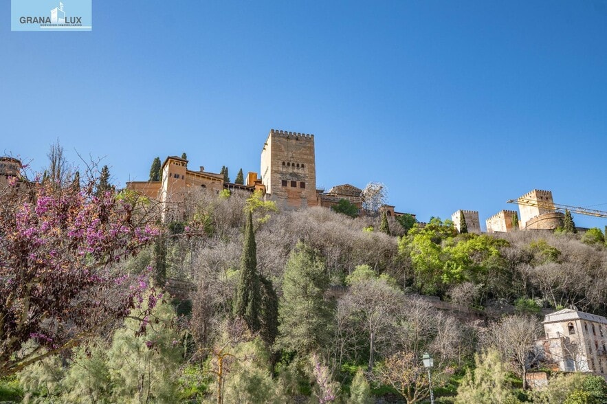 Calle Gumiel de San Pedro, 4, Granada, Granada en venta - Foto del edificio - Imagen 1 de 50