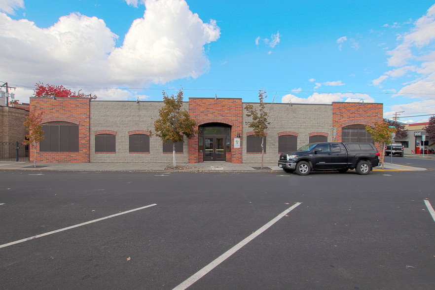 210 NW Irving Ave, Bend, OR en alquiler - Foto del edificio - Imagen 1 de 13