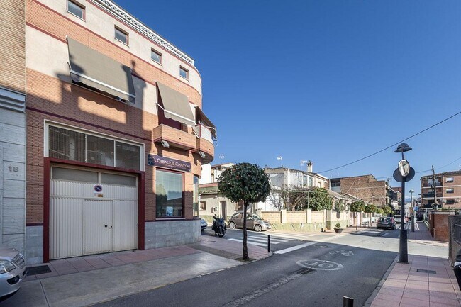 Más detalles de Calle Santa Adela, 1, Peligros - Nave en venta