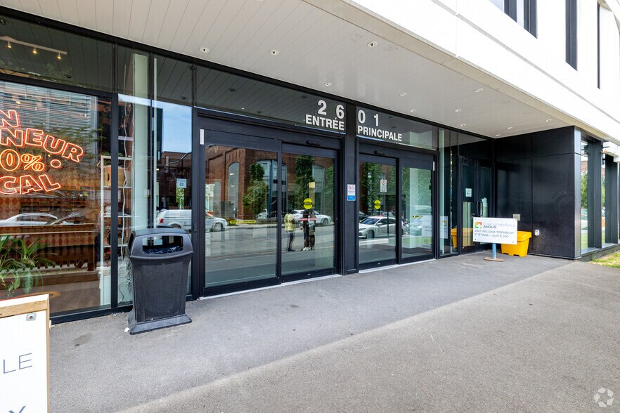 2601 Rue William Tremblay, Montréal, QC en alquiler - Foto del edificio - Imagen 3 de 7