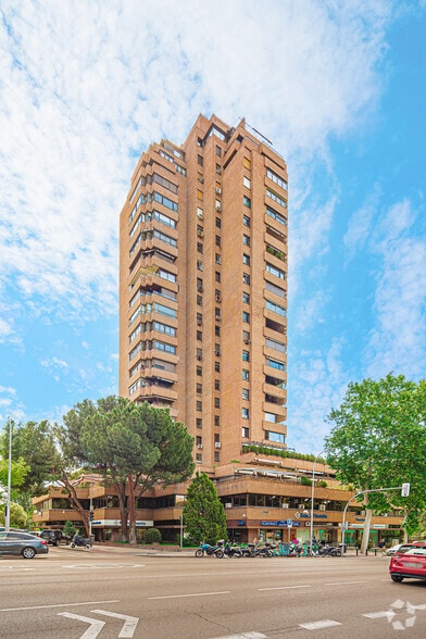 Avenida Menéndez Pelayo, 67, Madrid, Madrid en alquiler - Foto del edificio - Imagen 1 de 5