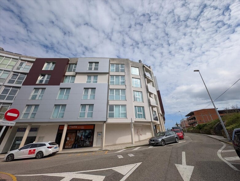 Local en Burela en venta - Foto del edificio - Imagen 1 de 18