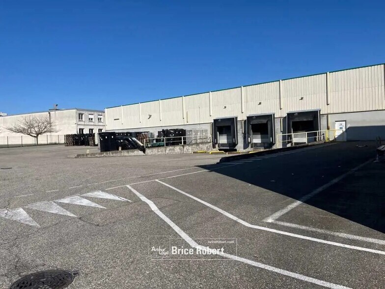 Flex en Saint-Priest en alquiler - Foto del edificio - Imagen 1 de 7