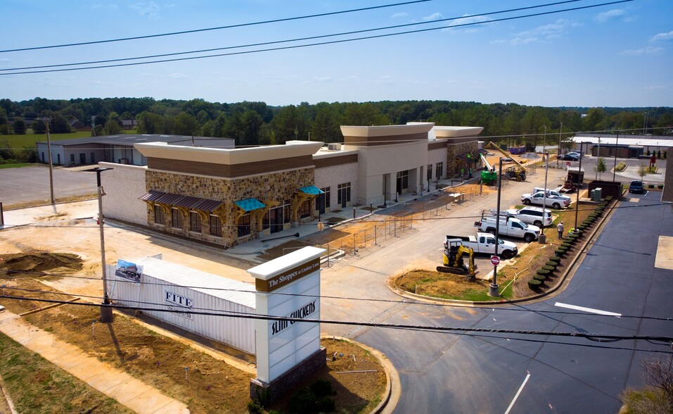 1612 Lindsay Ln S, Athens, AL en alquiler - Foto del edificio - Imagen 3 de 13