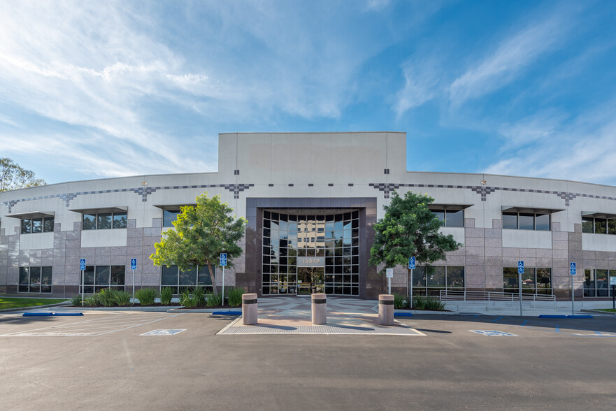 12898 Towne Center Dr, Cerritos, CA en venta - Foto del edificio - Imagen 2 de 22