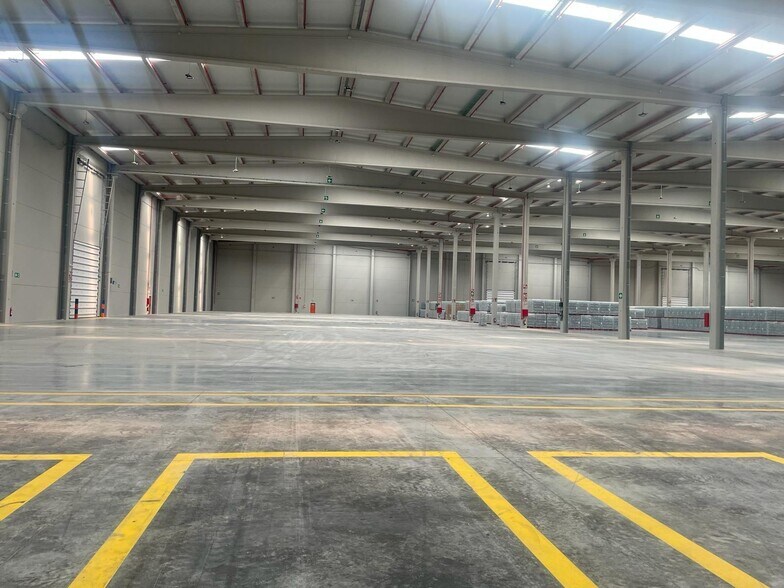 Nave en Dos Hermanas en alquiler - Foto del edificio - Imagen 2 de 20