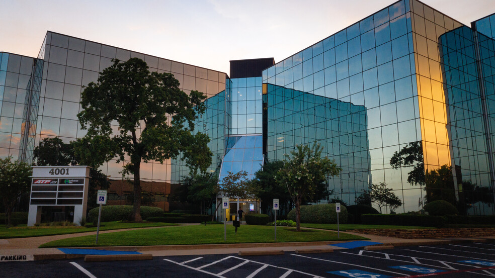 4001 Airport Fwy, Bedford, TX en alquiler - Foto del edificio - Imagen 2 de 18