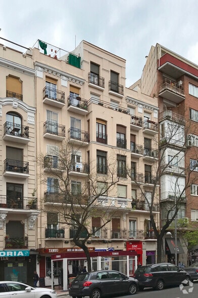 Calle de Santa Engracia, 109, Madrid, Madrid en alquiler - Foto del edificio - Imagen 2 de 2