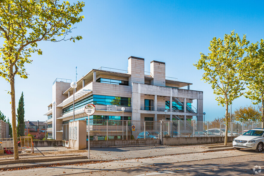 Calle Adolfo Pérez Esquivel, 3, Las Rozas de Madrid, Madrid en alquiler - Foto del edificio - Imagen 2 de 3