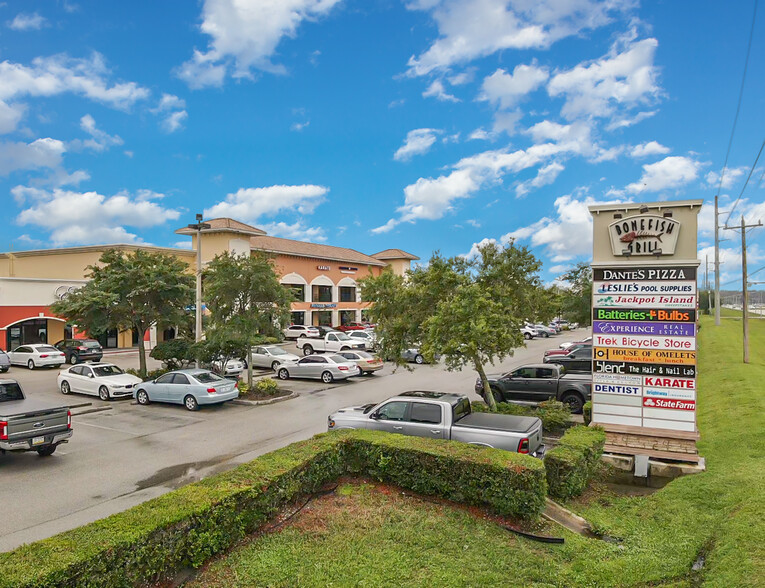 900 Pine Island Rd, Cape Coral, FL en alquiler - Foto del edificio - Imagen 2 de 8