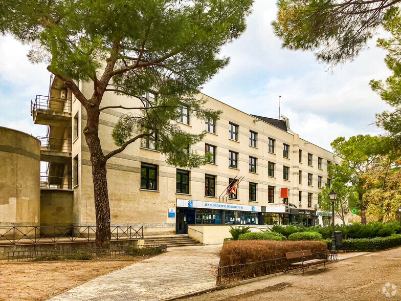 Paseo de los Pinos, 2, Alcalá De Henares, Madrid en alquiler - Foto del edificio - Imagen 1 de 6