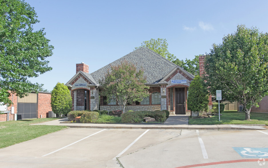 401 Harwood Rd, Bedford, TX en alquiler - Foto principal - Imagen 1 de 15