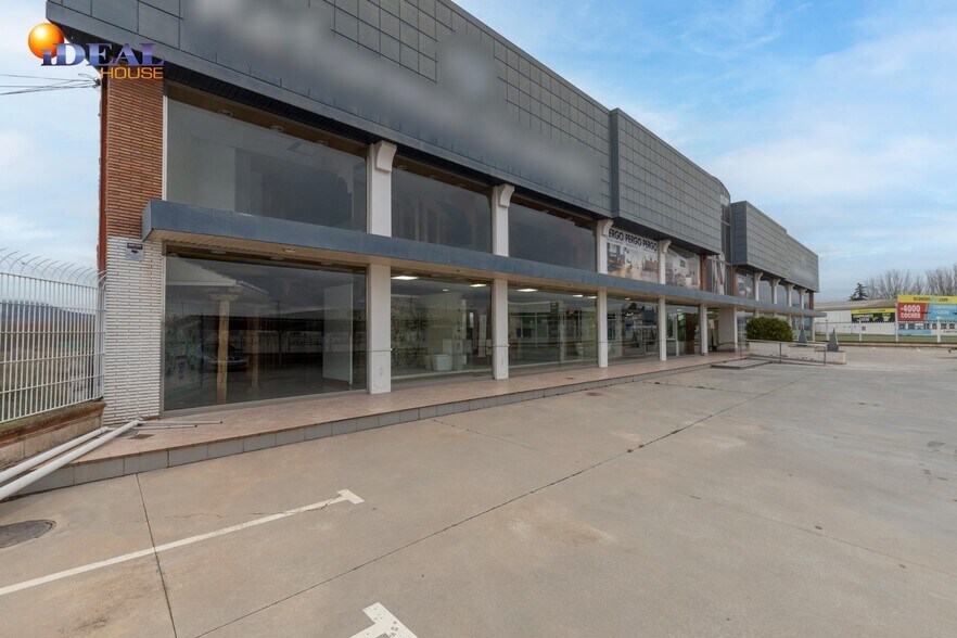 Local en Santa Fe, Granada en venta - Foto del edificio - Imagen 3 de 34