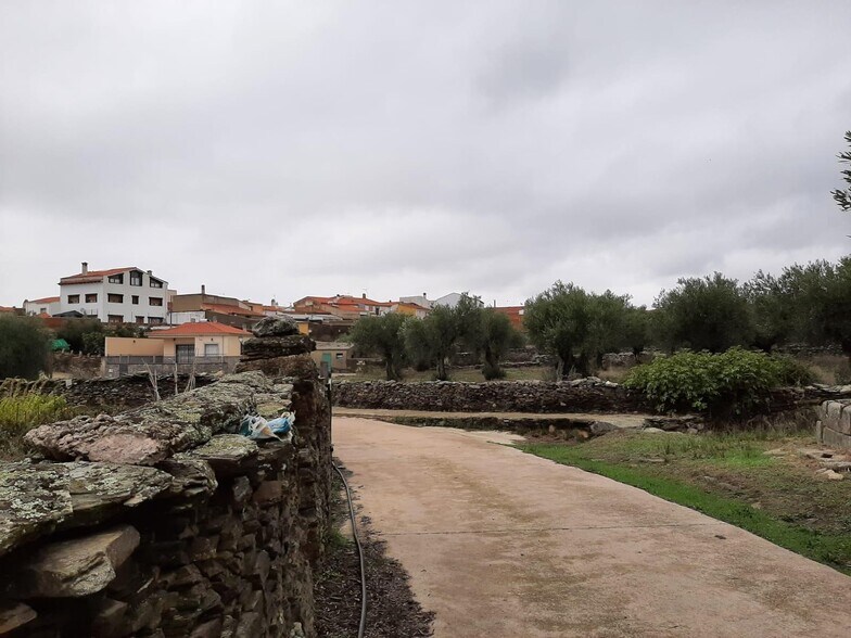 Terreno en Cáceres en venta - Foto del edificio - Imagen 2 de 13