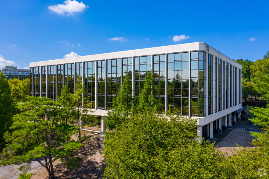 707 Westchester Ave, White Plains, NY en alquiler - Foto del edificio - Imagen 3 de 19