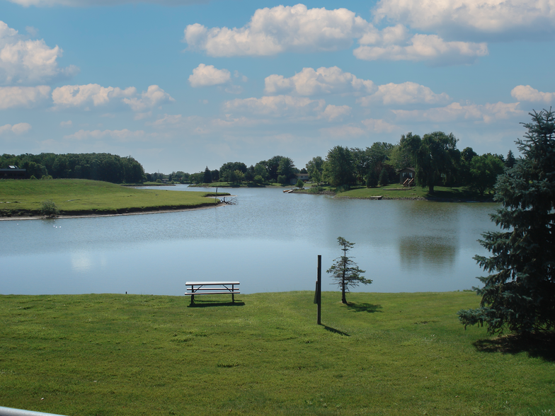 13900 Lakeside Cir, Sterling Heights, MI en alquiler - Foto del edificio - Imagen 2 de 3