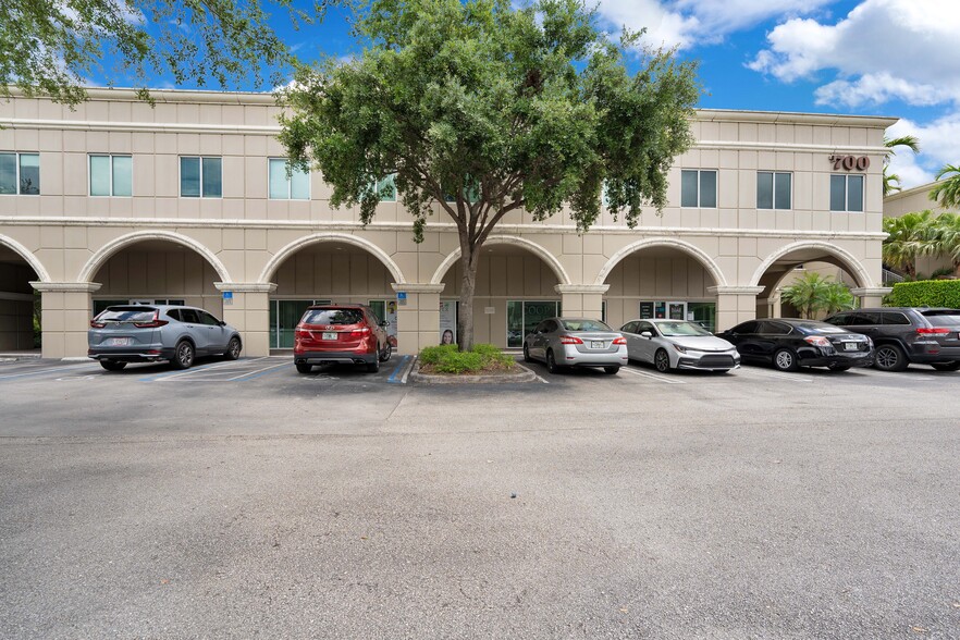 400 N Hiatus Rd, Pembroke Pines, FL en alquiler - Foto del edificio - Imagen 3 de 25