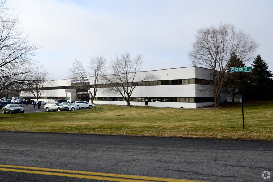 24 Industrial Park Rd W, Tolland, CT en alquiler - Foto principal - Imagen 1 de 5