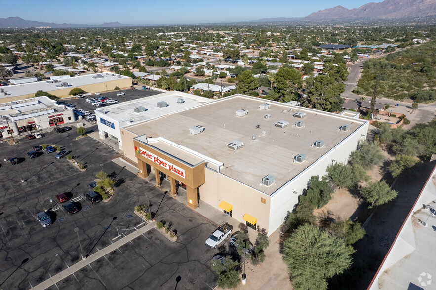 5925 E Broadway Blvd, Tucson, AZ en alquiler - Vista aérea - Imagen 2 de 6