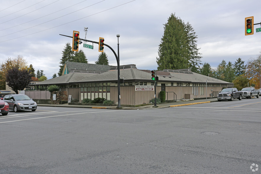 22195 Dewdney Trunk Rd, Maple Ridge, BC en venta - Foto del edificio - Imagen 2 de 11