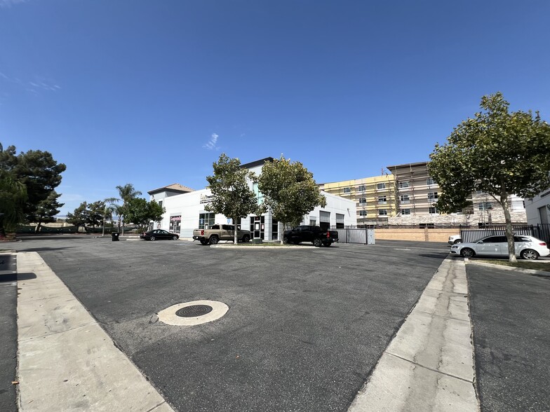 10557 Juniper Ave, Fontana, CA en venta - Foto del edificio - Imagen 3 de 4