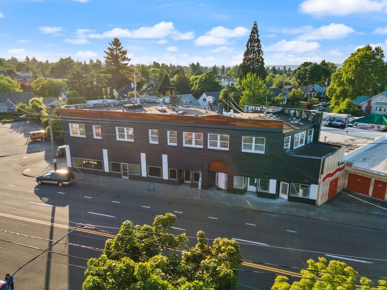 7311-7331 NE Sandy Blvd, Portland, OR en alquiler - Foto del edificio - Imagen 3 de 7