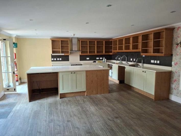 41 High St, Christchurch, DOR BH23 1AS - Unidad 41a - - Foto del interior - Image 1 of 5