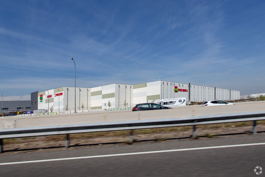 Avenida de los Premios Nobel, 2, Torrejón de Ardoz, Madrid en alquiler - Foto del edificio - Imagen 2 de 5