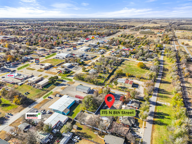 115 N 8th St, Yukon, OK en venta - Foto del edificio - Imagen 1 de 35