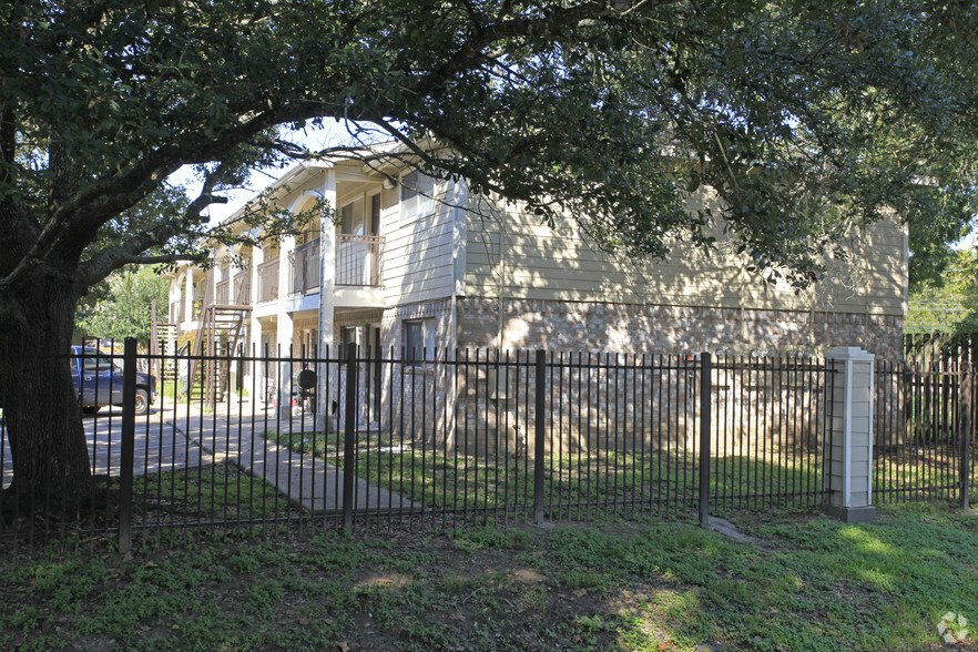 404 W Coombs St, Alvin, TX en venta - Foto principal - Imagen 1 de 2