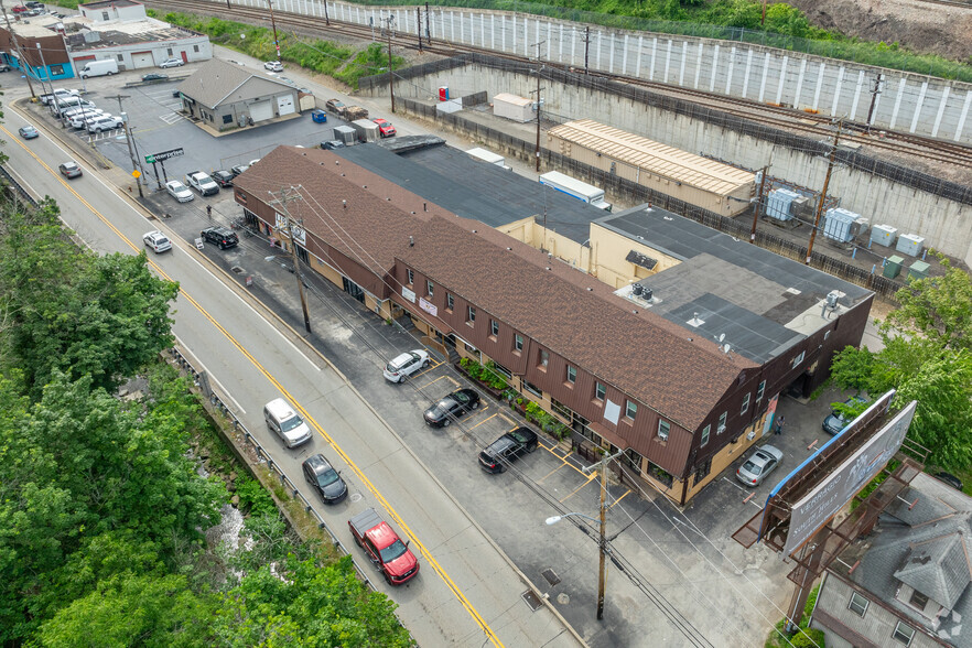 2544-2546 Library Rd, Pittsburgh, PA en alquiler - Foto del edificio - Imagen 3 de 15